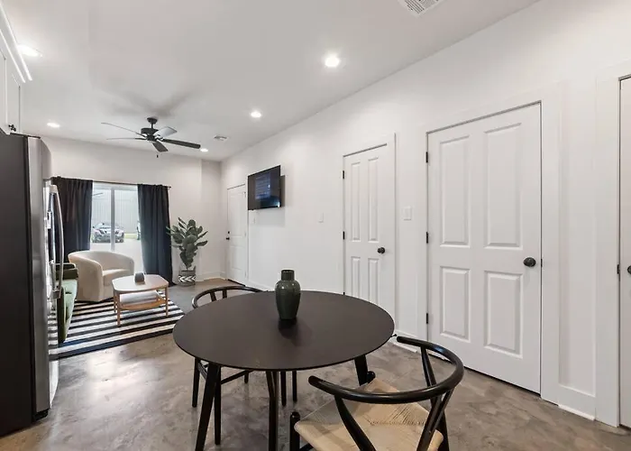 Teche House King Bed Luxury Getaway Fast Wifi Lafayette