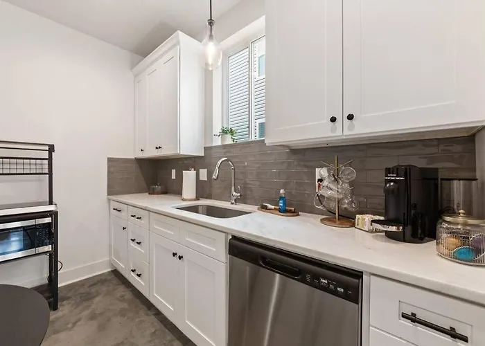 Teche House King Bed Luxury Getaway Fast Wifi * Lafayette