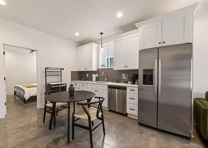 Teche House King Bed Luxury Getaway Fast Wifi